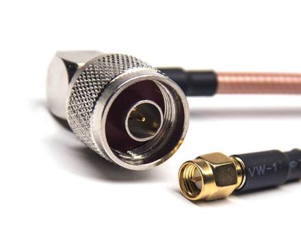 SMA male right-angle connector